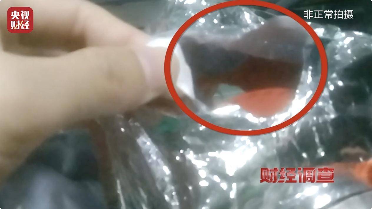 救生装备，也敢造假？！央视起底不防毒的防毒面具，用手一撕就破……