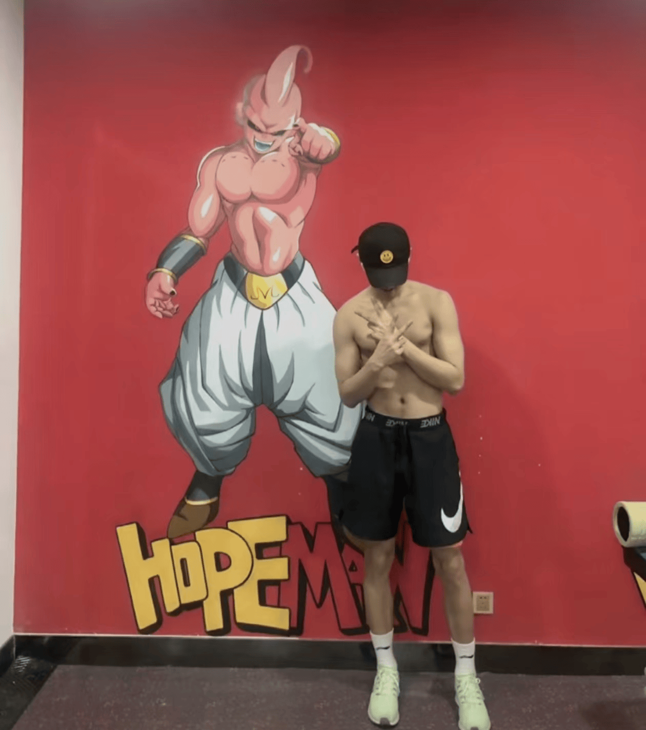 张雨绮小男友否认年入九位数：出门在外，身份是自己给的