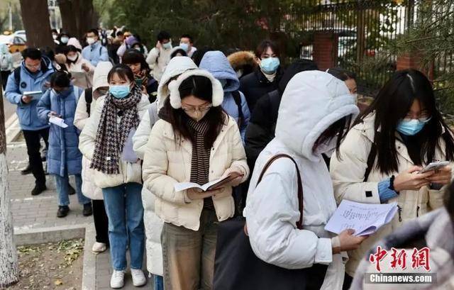 上海、江苏等地明确公务员招录年龄放宽 媒体评论：职场“35岁门槛”该拆了