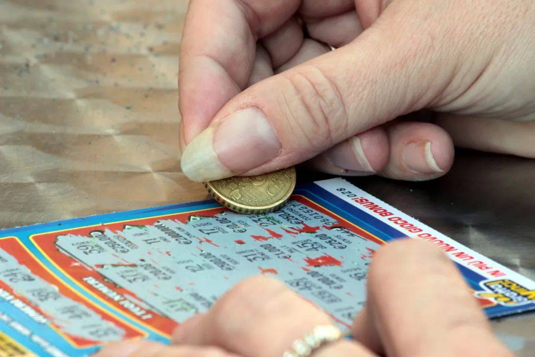 刮刮乐中奖5000元后，我背上了9万的债