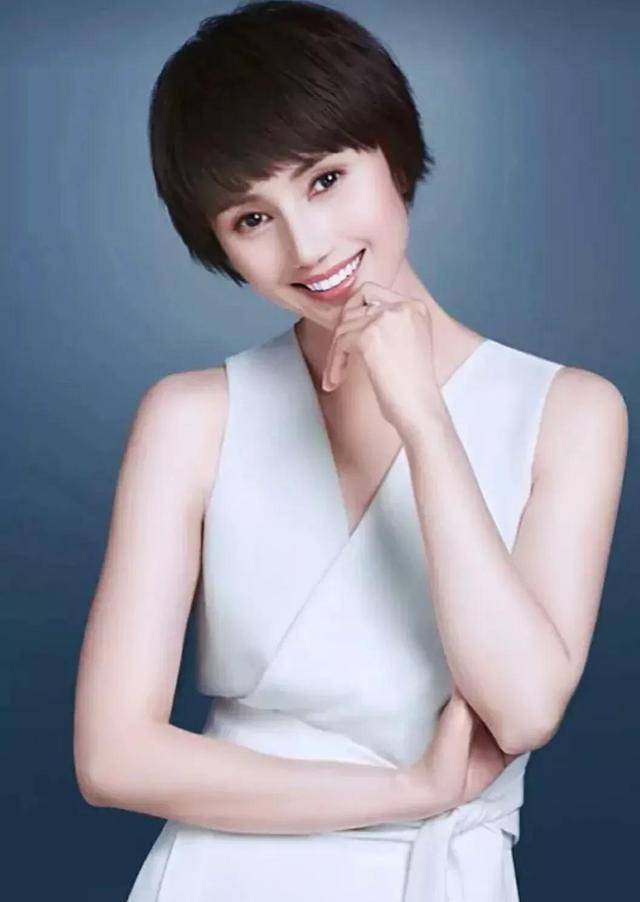 不拍戏就“消失”，47岁的袁泉，已经走上了女演员的另一大道
