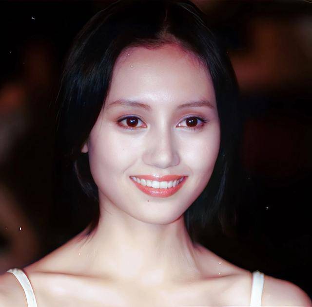 不拍戏就“消失”，47岁的袁泉，已经走上了女演员的另一大道