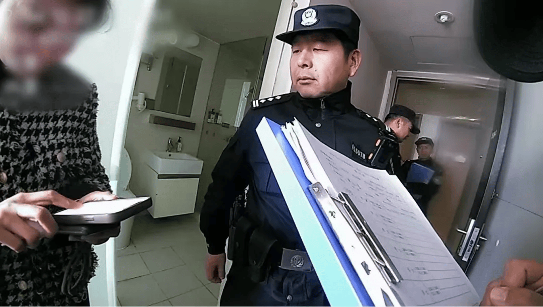妻子外出买菜，却悄悄去了宾馆……丈夫报警