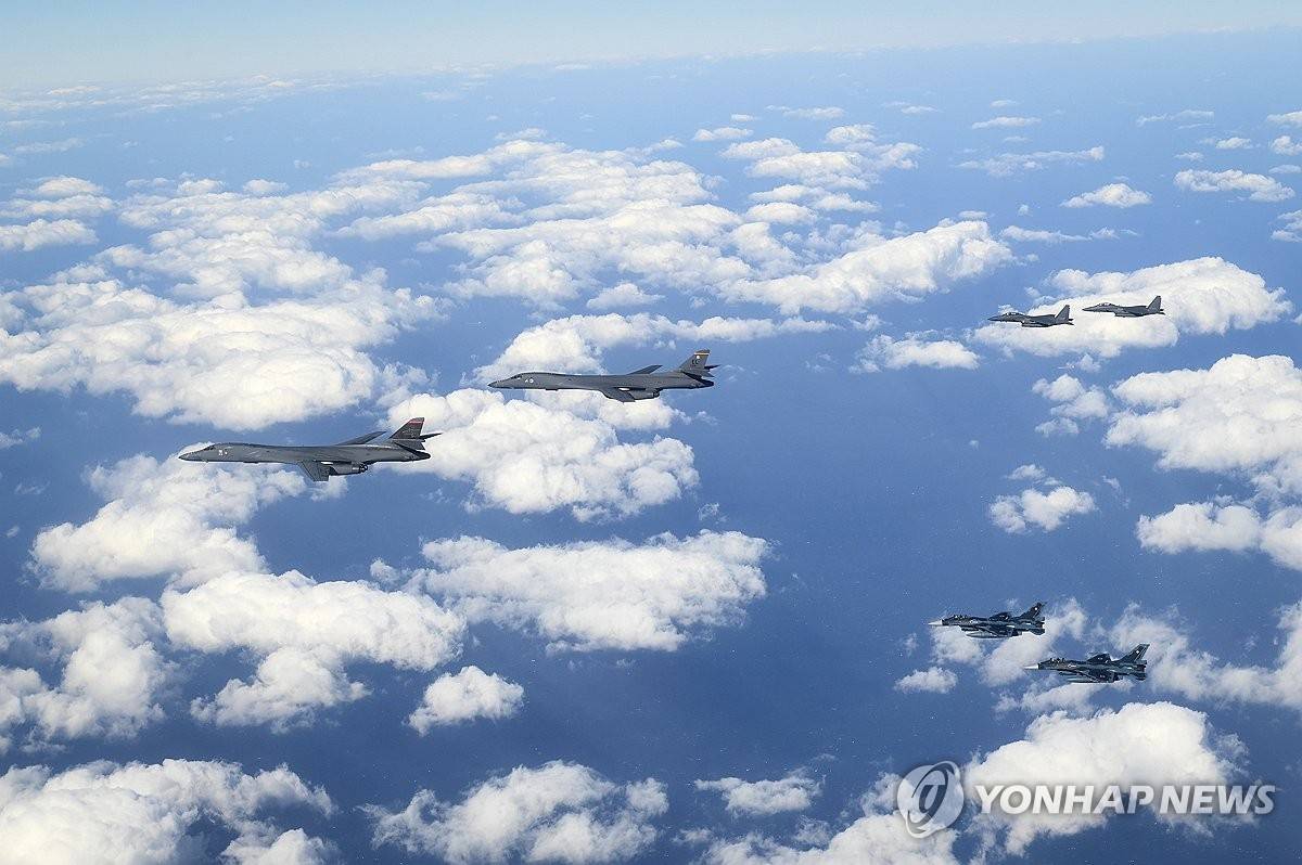 朝鲜抗议美日韩联合空演 称将加大自卫力度