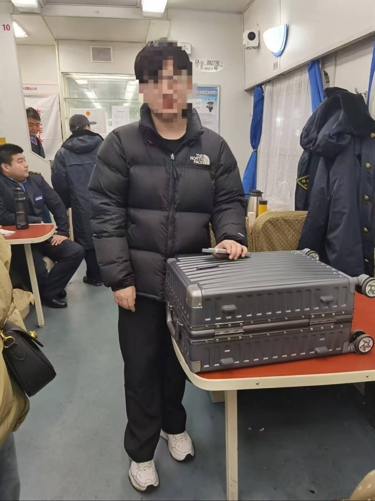 春运第二天 天津乘警力保三台电脑物归原主