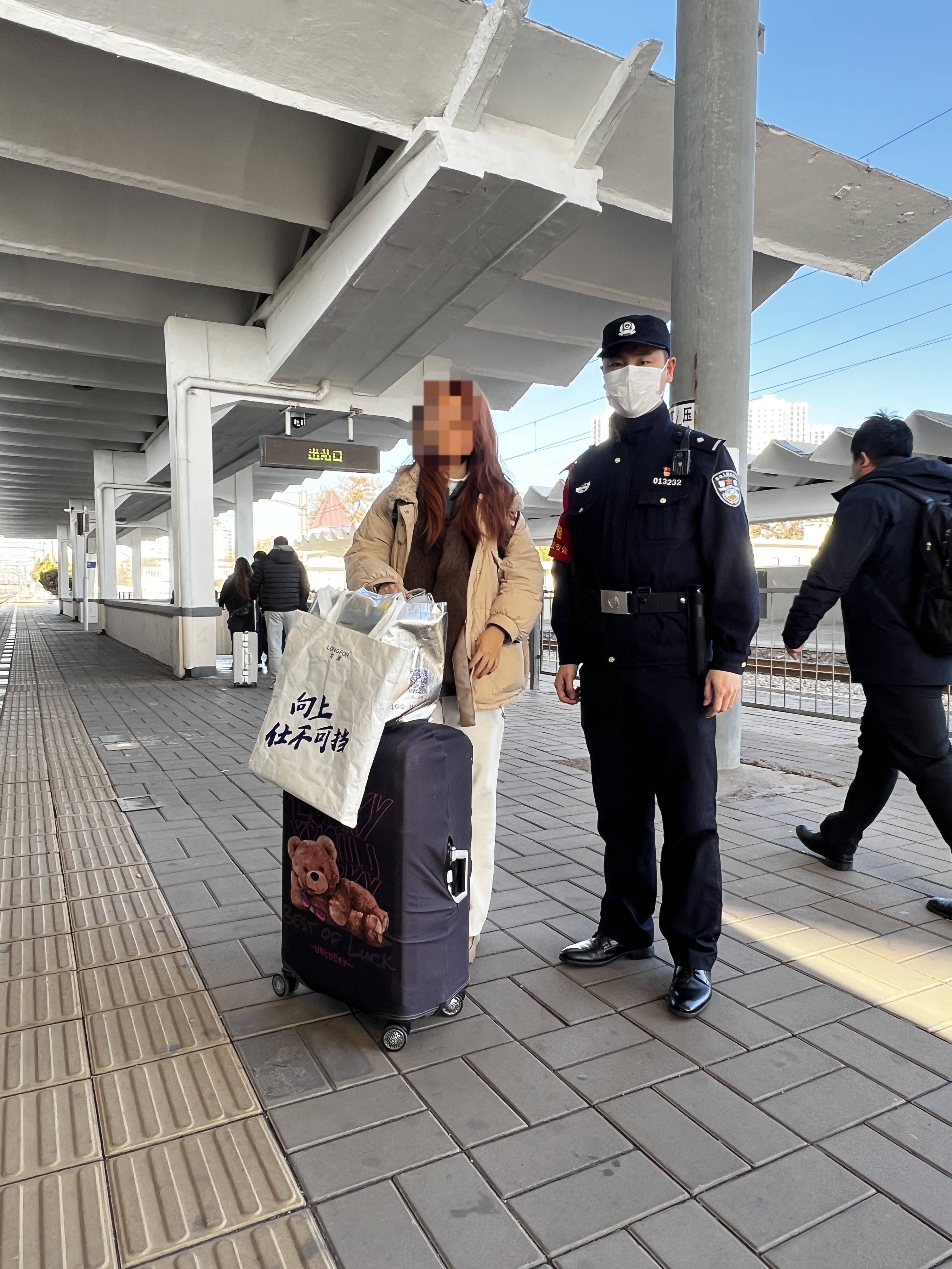 春运第二天 天津乘警力保三台电脑物归原主