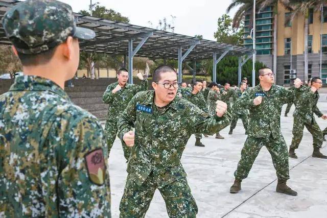 从王大陆逃兵役被捕看台湾兵役乱象，年轻人为何如此抵触？