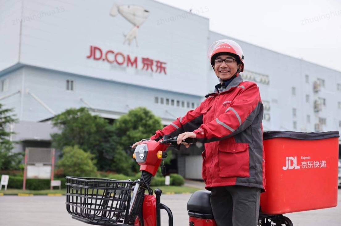 沪漂17年，快递“老哥”们迎来退休潮：赚到了车、房、股票，过上了“有保障的退休生活”