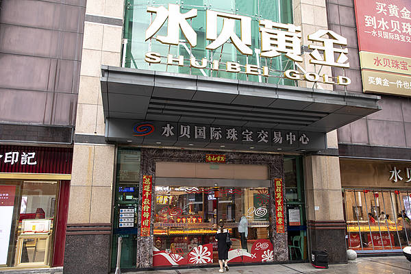 “金包银”疯狂占领县城：利润率最高可达100%，水贝模式“保本就不错了”