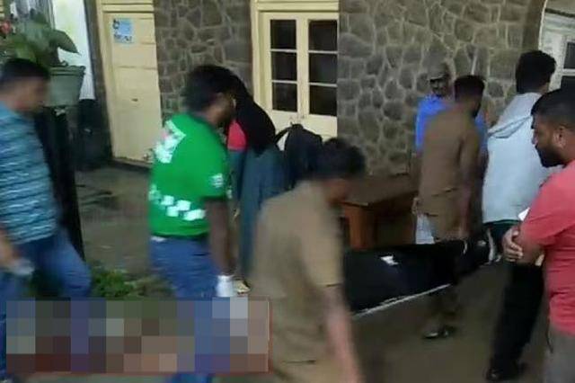 中国女游客将身体探出火车外，头部撞上隧道摔落！已发生不止一起……