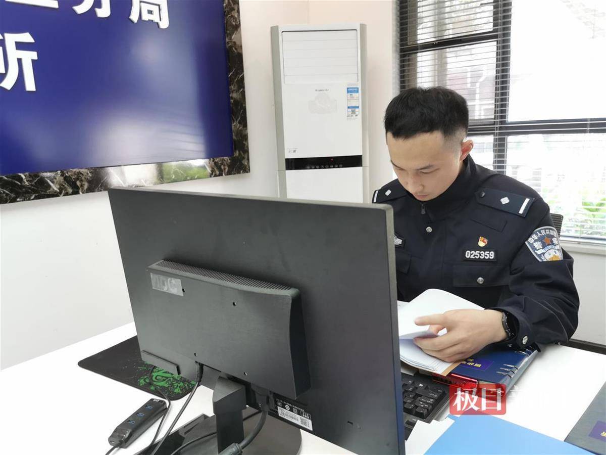 年近八旬老人退休金仅每月2000余元，竟被这个小伙子当成提款机