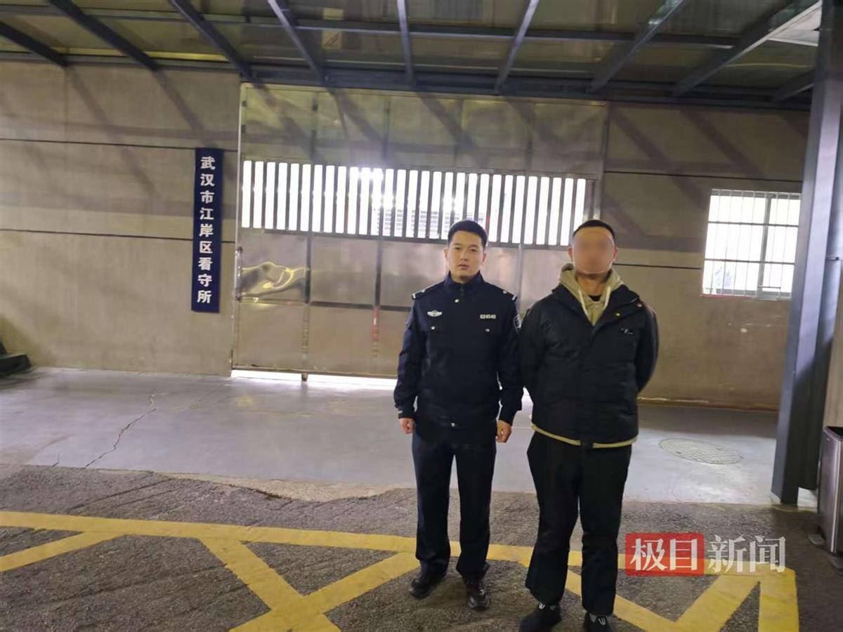 年近八旬老人退休金仅每月2000余元，竟被这个小伙子当成提款机