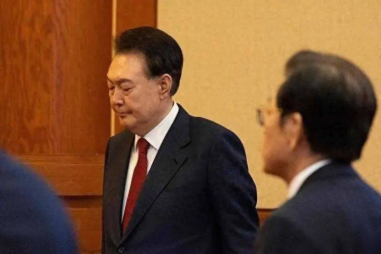 尹锡悦至暗时刻来临，离“吃牢饭”还有多远？李在明果然不简单