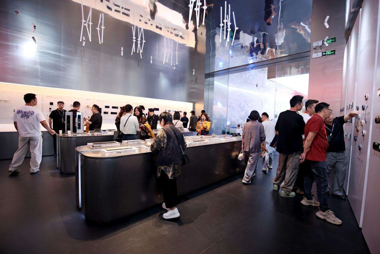 “致行·启新”--2025年三峰照明VIP经销商思享会暨全屋智能新品发布会圆满收官！