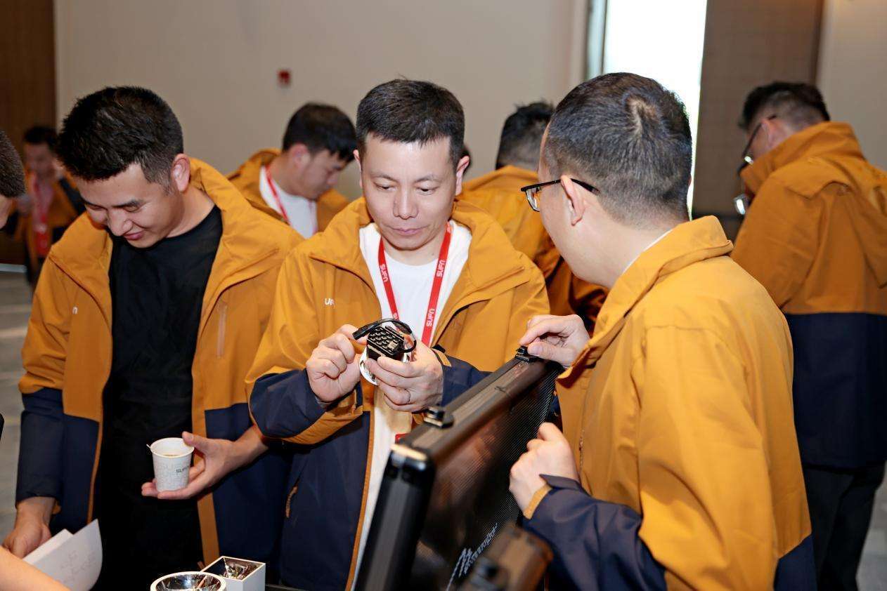 “致行·启新”--2025年三峰照明VIP经销商思享会暨全屋智能新品发布会圆满收官！