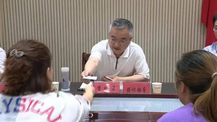 中央巡视组进驻后厅官李明月被查，他曾称“我的号码老百姓都知道”