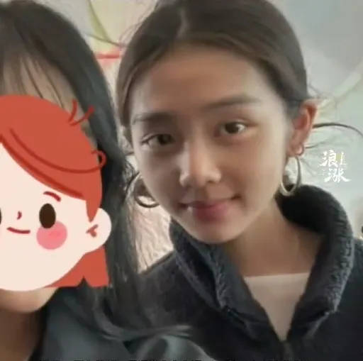 黄磊19岁女儿黄多多出演电影《人·鱼》，该片主演为王一博、汤唯、王传君