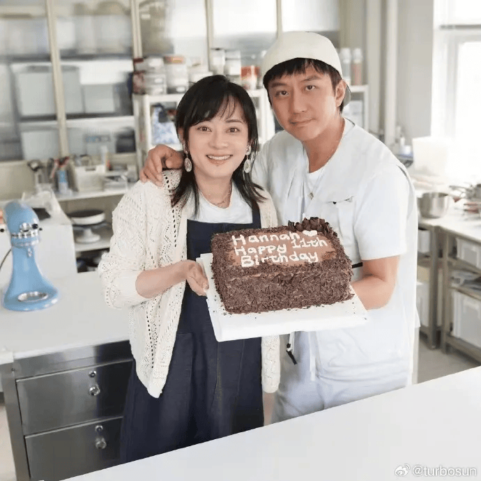 孙俪发文庆祝“甄嬛319岁生辰”：我能吃蛋糕吗？邓超爆笑回复