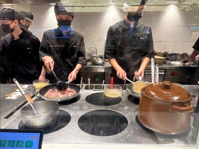 爱教育消费者的太二酸菜鱼,终于开始服软了?