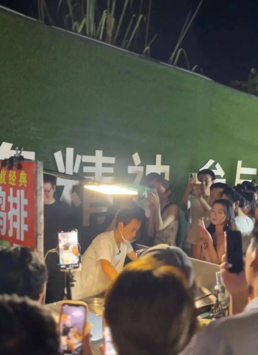 景德镇“鸡排主理人”爆火,当地回应:会有一揽子计划