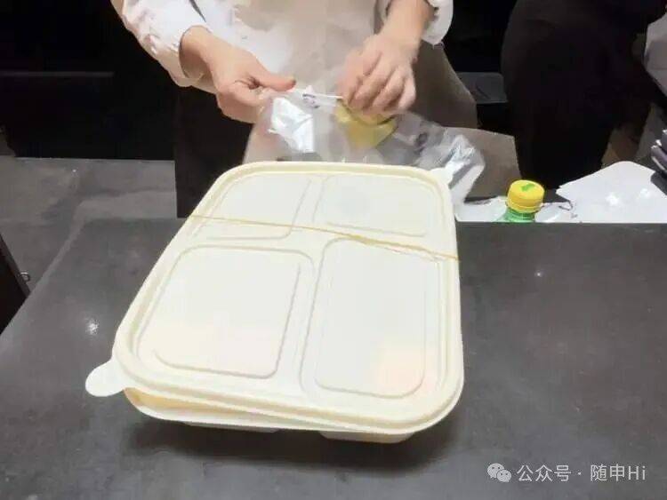 上海五星级酒店,突然大排长龙!25元装满满一盒,菜品可自选,市民直呼划算