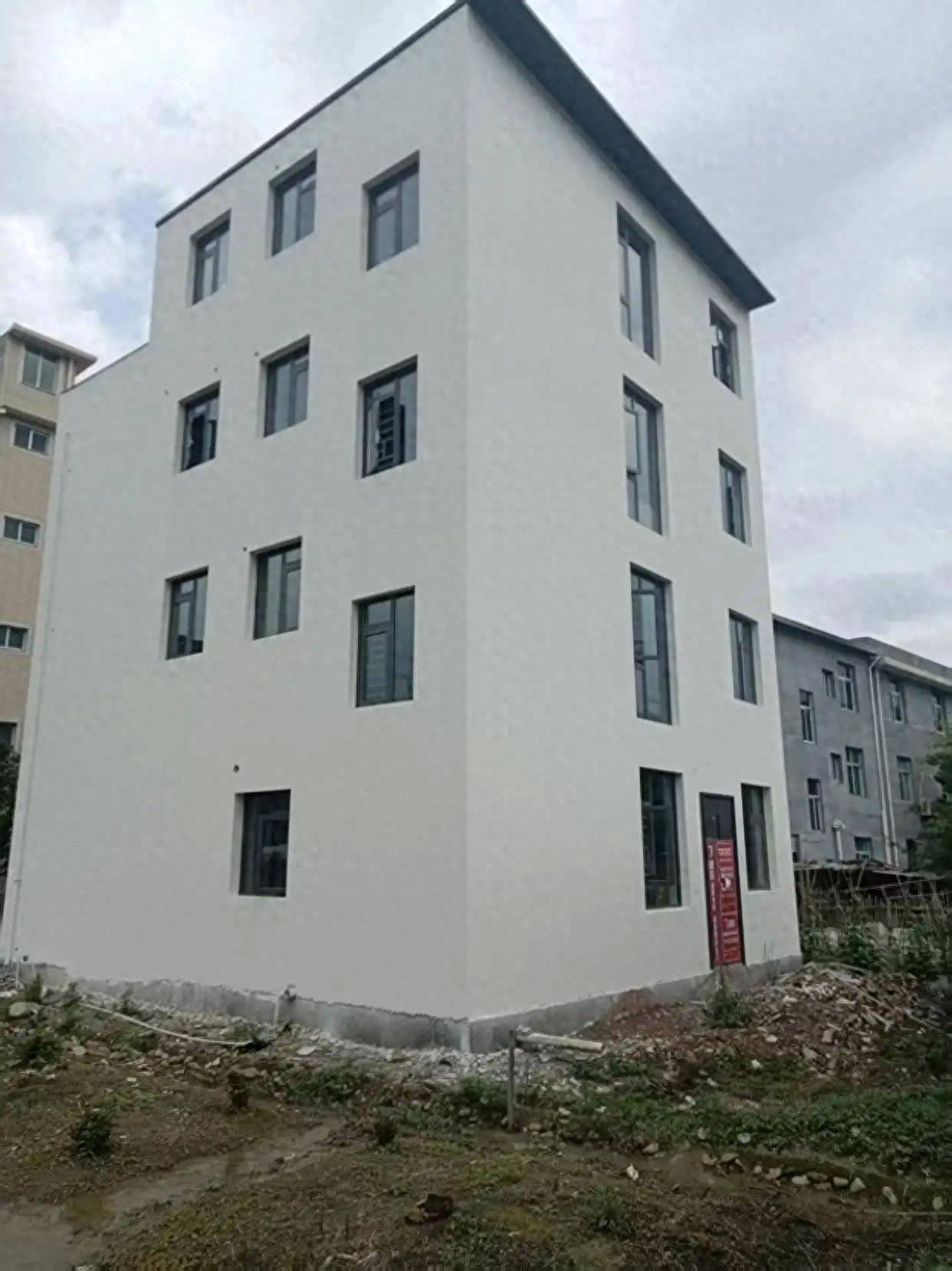 实名举报镇干部盖别墅晒车牌,男子反被行拘19天!各方回应不一