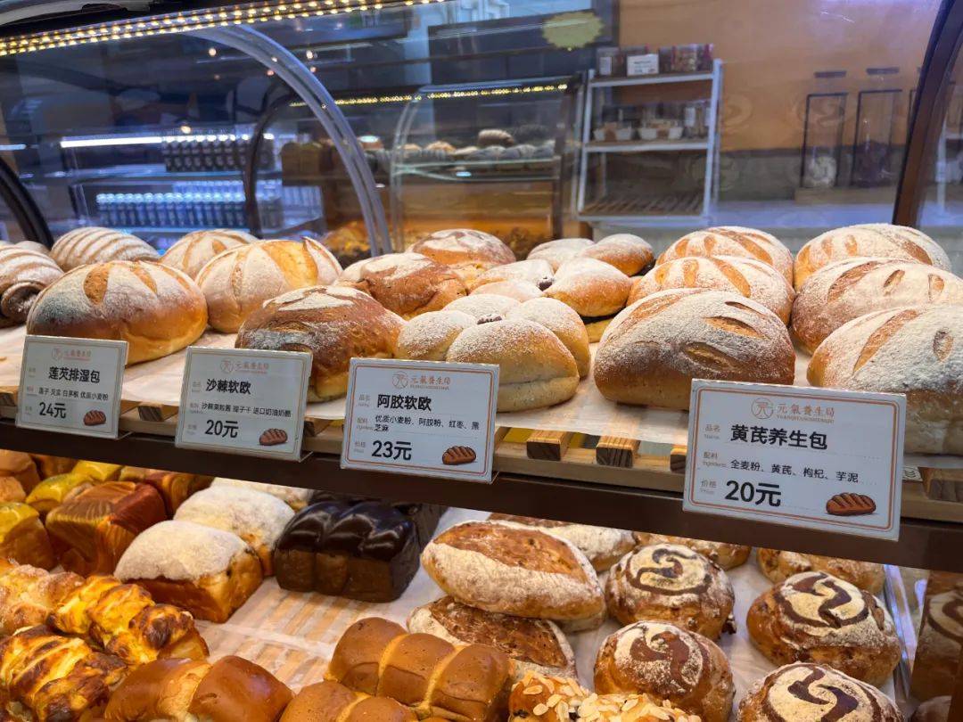 一小时售罄,年轻人涌入医院抢面包