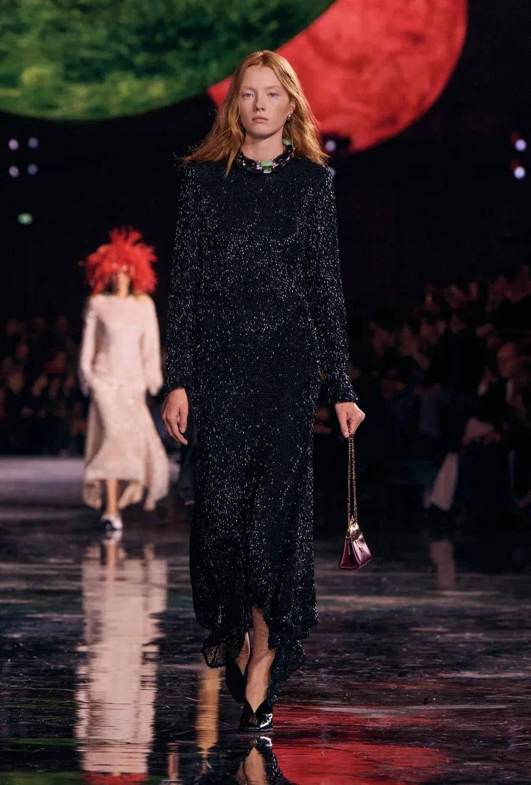 周迅、窦靖童、刘雯、井柏然同框围观香奈儿的新秘密