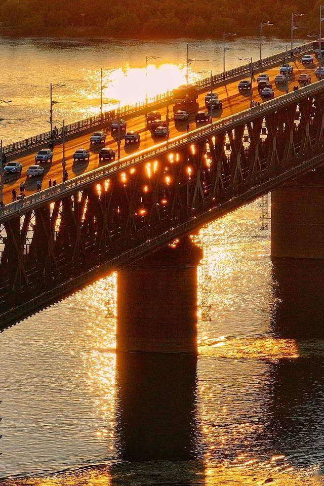 今天是她68岁生日,武汉人:不准退休!