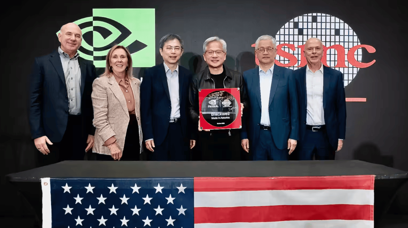 黄仁勋站台 英伟达宣布台积电美工厂造出首个Blackwell晶圆