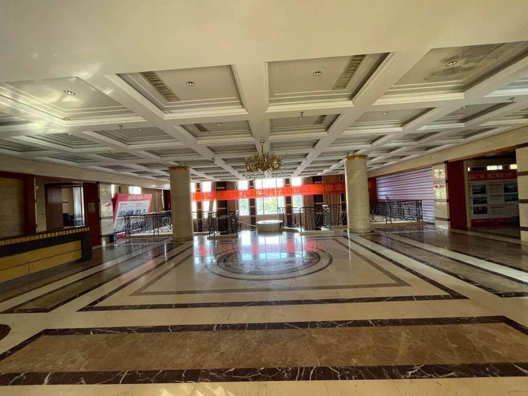 3256平米别墅288万起拍,单价不到900元,内景配置曝光,目前0人报名;拍卖商回应:在开发商名下,想通过拍卖吸引更多人参与