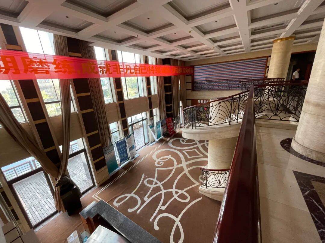 3256平米别墅288万起拍,单价不到900元,内景配置曝光,目前0人报名;拍卖商回应:在开发商名下,想通过拍卖吸引更多人参与