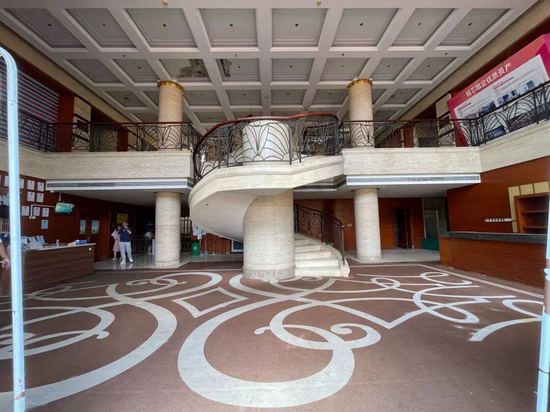 3256平米别墅288万起拍,单价不到900元,内景配置曝光,目前0人报名;拍卖商回应:在开发商名下,想通过拍卖吸引更多人参与