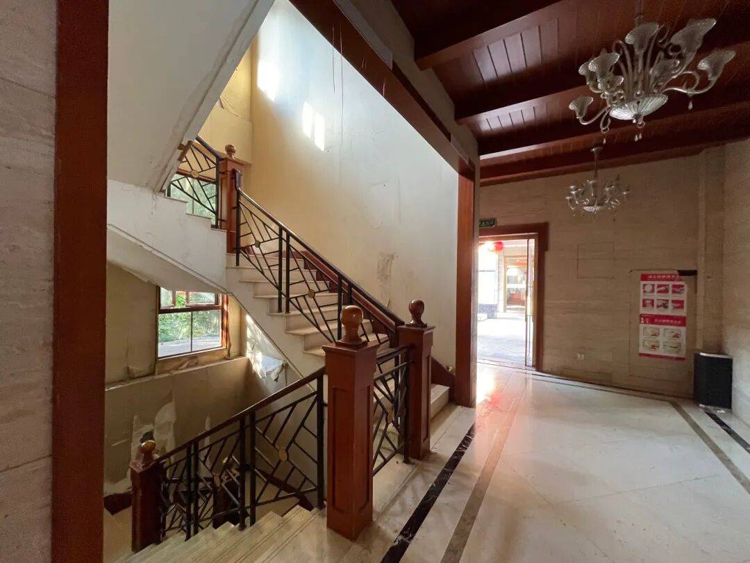 3256平米别墅288万起拍,单价不到900元,内景配置曝光,目前0人报名;拍卖商回应:在开发商名下,想通过拍卖吸引更多人参与