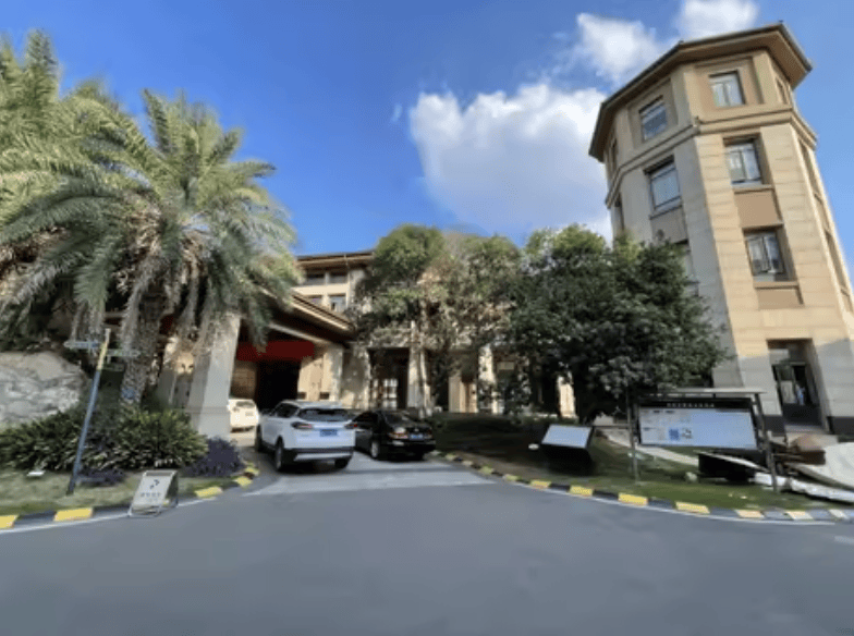 3256平米别墅288万起拍,单价不到900元,内景配置曝光,目前0人报名;拍卖商回应:在开发商名下,想通过拍卖吸引更多人参与